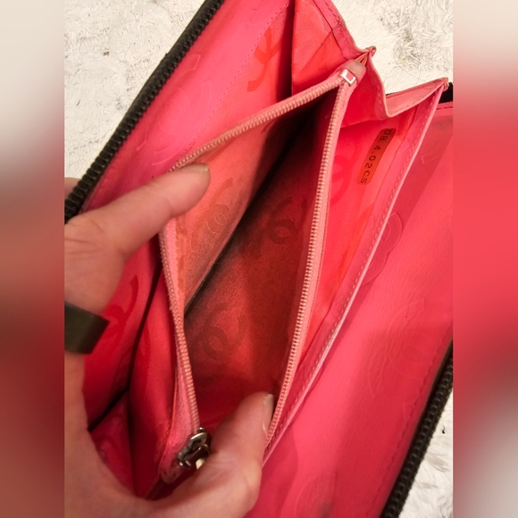 🔥SALE!! 🔥Chanel Cambon Oversized Organizer with Added Unbranded Strap - Picture 10 of 14